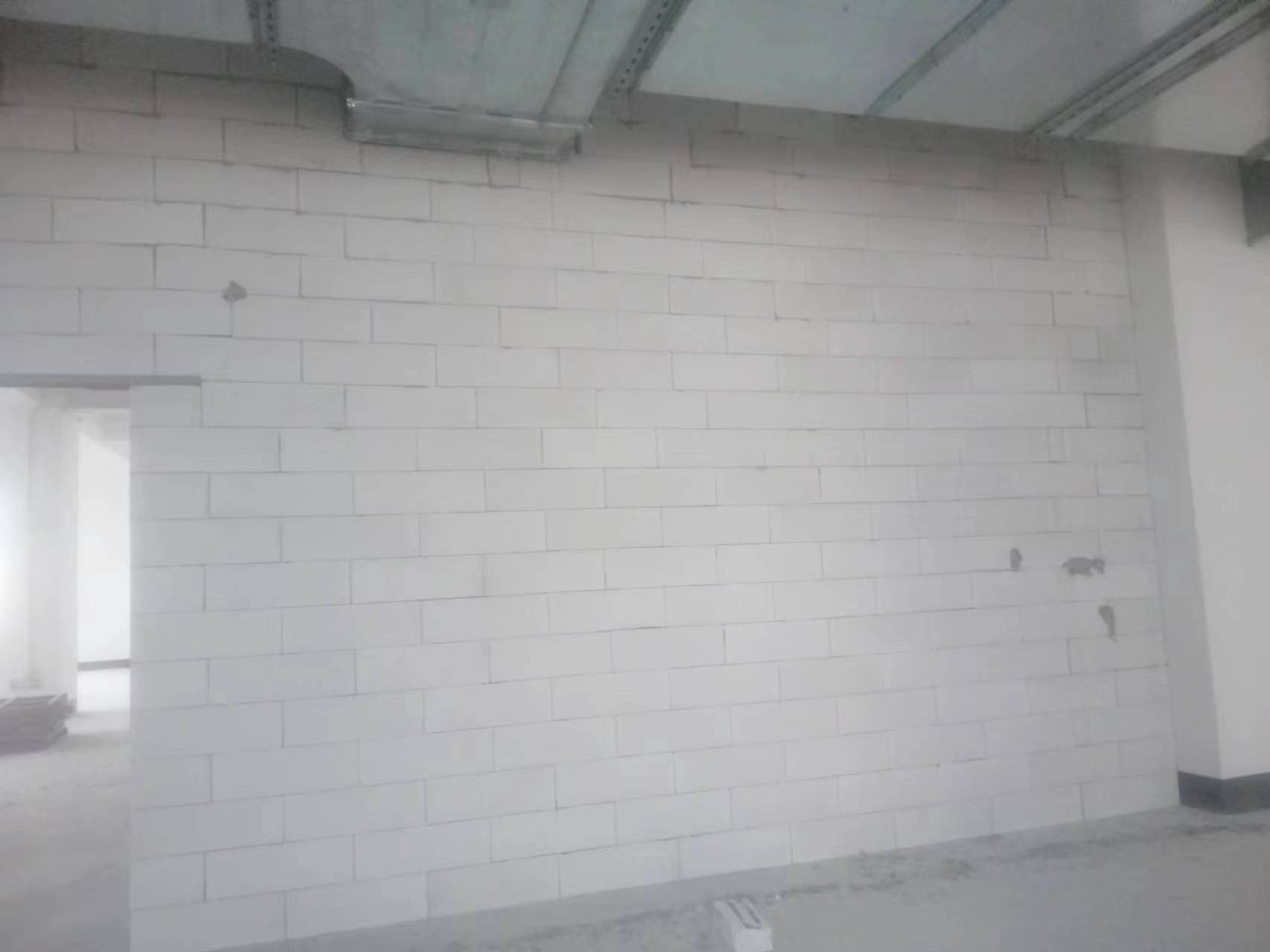 轻质砖隔墙墙体平整度